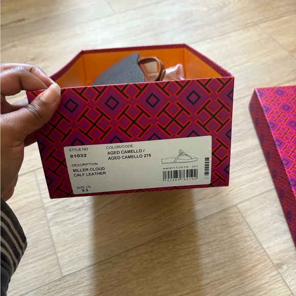 Tory Burch Miller Cloud Thong Leather Sandals - Picture 8 of 8